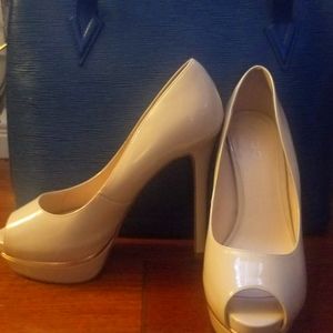 Open toe nude high heel w/ gold trim slightly worn (purse not included)